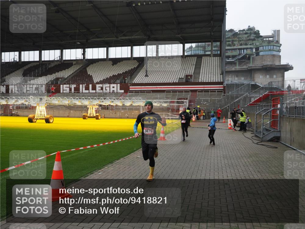 07.12.2025 - St. Pauli X-Mass-Run No. 15 Fabian Wolf http://msf.ph/oto/9418821 07.12.2025 11:28:17 Ziel 2138, 2139, 2162, 2163, 2164, 3057, 3063, 3074, 3599, 3670, 4644, 4653, 4655 meine-sportfotos.de