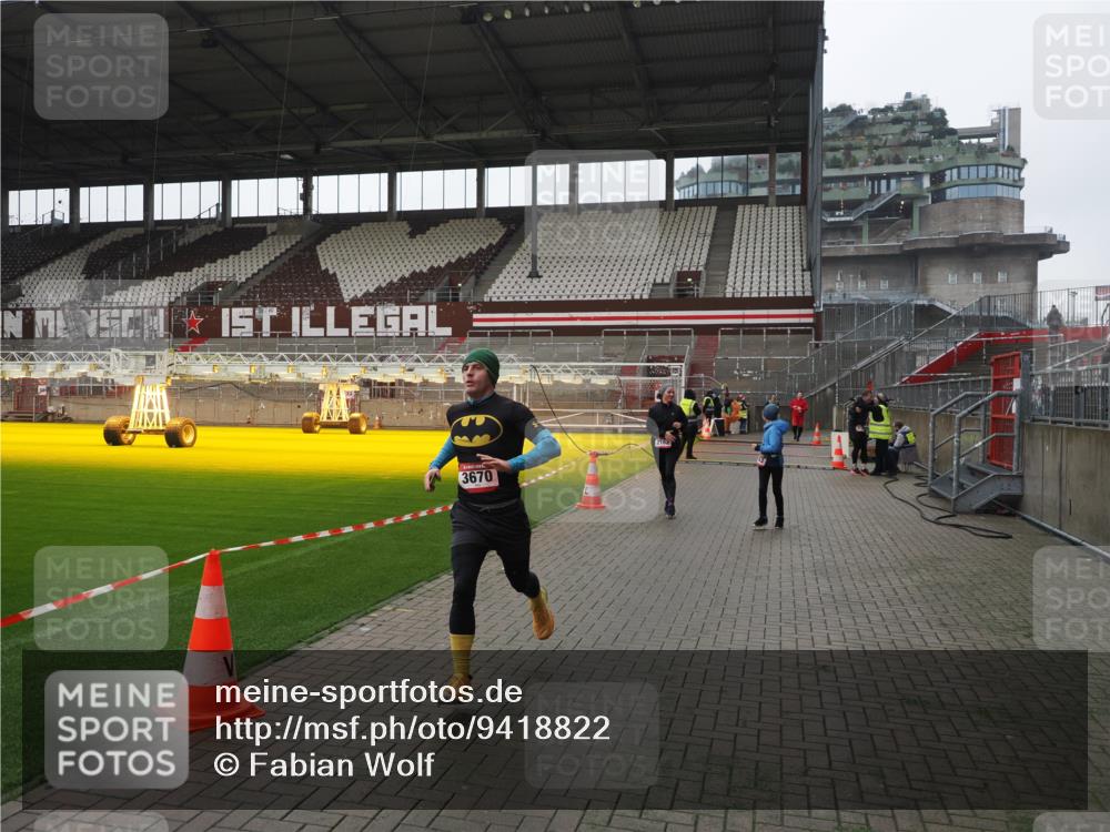 07.12.2025 - St. Pauli X-Mass-Run No. 15 Fabian Wolf http://msf.ph/oto/9418822 07.12.2025 11:28:17 Ziel 2138, 2139, 2162, 2163, 2164, 3057, 3063, 3074, 3599, 3670, 4644, 4653, 4655 meine-sportfotos.de