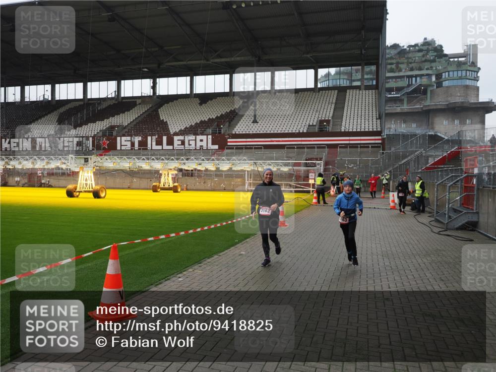 07.12.2025 - St. Pauli X-Mass-Run No. 15 Fabian Wolf http://msf.ph/oto/9418825 07.12.2025 11:28:19 Ziel 2162, 2163, 2164, 3057, 3063, 3074, 3599, 3670, 4644, 4653, 4655 meine-sportfotos.de