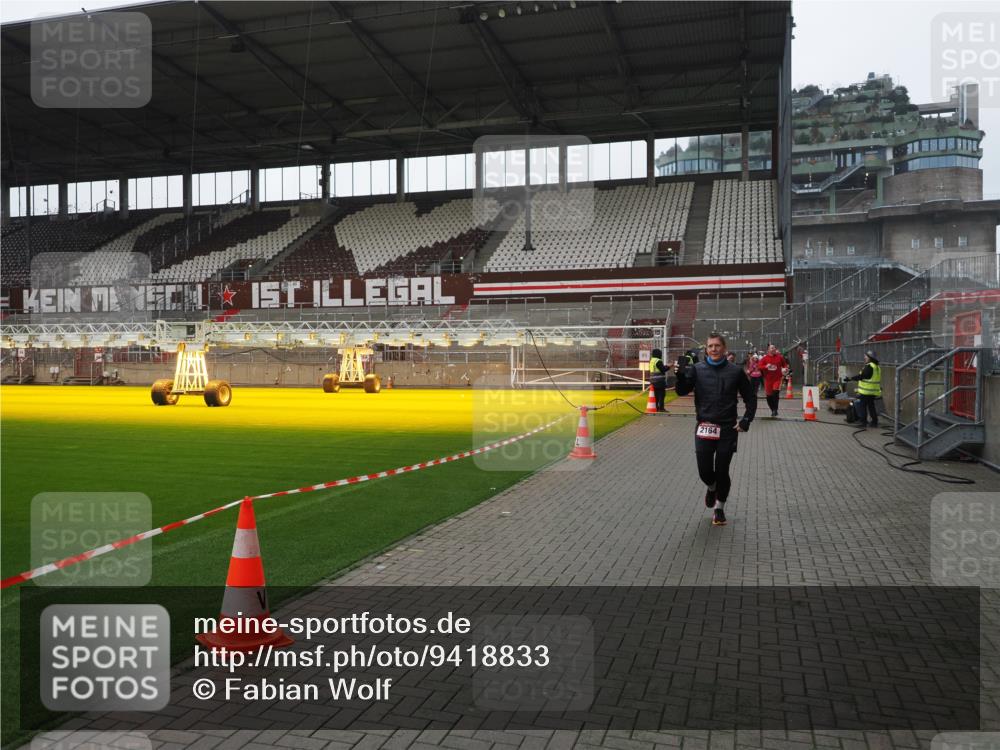 07.12.2025 - St. Pauli X-Mass-Run No. 15 Fabian Wolf http://msf.ph/oto/9418833 07.12.2025 11:28:22 Ziel 2162, 2163, 2164, 2808, 2845, 3063, 3074, 3599, 3670, 4653 meine-sportfotos.de
