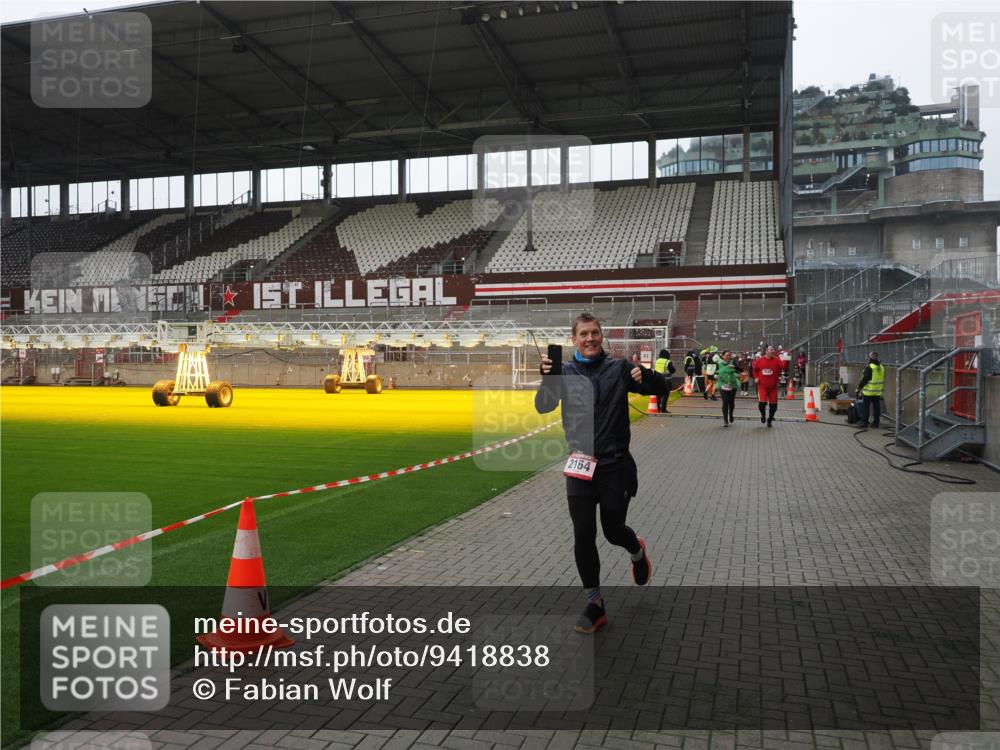 07.12.2025 - St. Pauli X-Mass-Run No. 15 Fabian Wolf http://msf.ph/oto/9418838 07.12.2025 11:28:23 Ziel 2162, 2163, 2164, 2808, 2845, 3074, 3599, 3670, 4653 meine-sportfotos.de