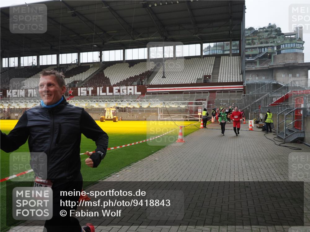 07.12.2025 - St. Pauli X-Mass-Run No. 15 Fabian Wolf http://msf.ph/oto/9418843 07.12.2025 11:28:24 Ziel 1897, 2162, 2163, 2164, 2808, 2845, 3074, 3599, 3670, 4653 meine-sportfotos.de