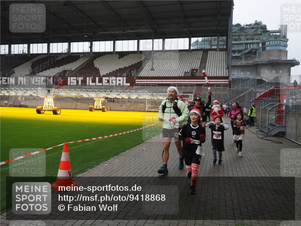07.12.2025 - St. Pauli X-Mass-Run No. 15 Fabian Wolf http://msf.ph/oto/9418868 07.12.2025 11:28:36 Ziel 1897, 1917, 1919, 1920, 1921, 2426, 2427, 2431, 2495, 2774, 2808, 2845, 4641, 4832 meine-sportfotos.de