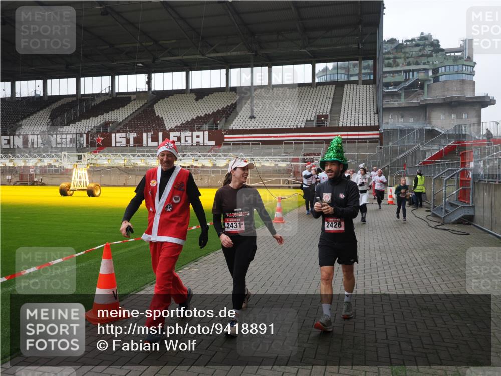 07.12.2025 - St. Pauli X-Mass-Run No. 15 Fabian Wolf http://msf.ph/oto/9418891 07.12.2025 11:28:42 Ziel 1897, 1917, 1919, 1920, 1921, 2383, 2426, 2427, 2431, 2495, 2707, 2709, 2774, 3234, 4641, 4818, 4832, 4837, 4838 meine-sportfotos.de