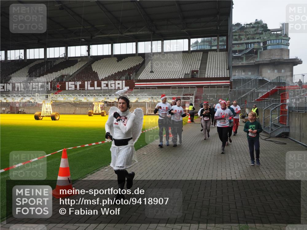 07.12.2025 - St. Pauli X-Mass-Run No. 15 Fabian Wolf http://msf.ph/oto/9418907 07.12.2025 11:28:46 Ziel 1917, 1919, 1920, 1921, 2038, 2383, 2426, 2427, 2431, 2495, 2707, 2709, 2774, 3234, 4818, 4832, 4837, 4838 meine-sportfotos.de