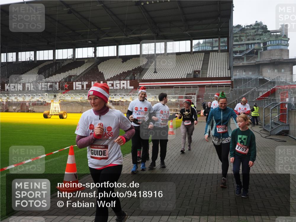 07.12.2025 - St. Pauli X-Mass-Run No. 15 Fabian Wolf http://msf.ph/oto/9418916 07.12.2025 11:28:49 Ziel 2038, 2189, 2190, 2383, 2495, 2707, 2709, 2774, 3234, 4818, 4832, 4837, 4838 meine-sportfotos.de
