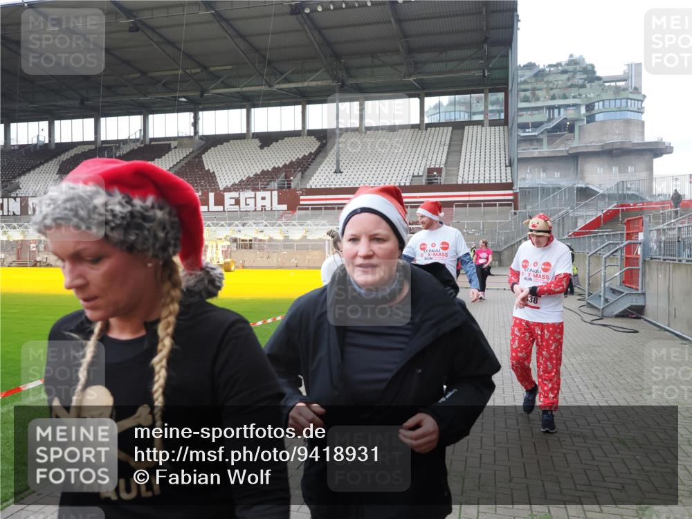 07.12.2025 - St. Pauli X-Mass-Run No. 15 Fabian Wolf http://msf.ph/oto/9418931 07.12.2025 11:28:53 Ziel 2038, 2189, 2190, 2383, 2707, 2709, 3234, 4818, 4837, 4838 meine-sportfotos.de
