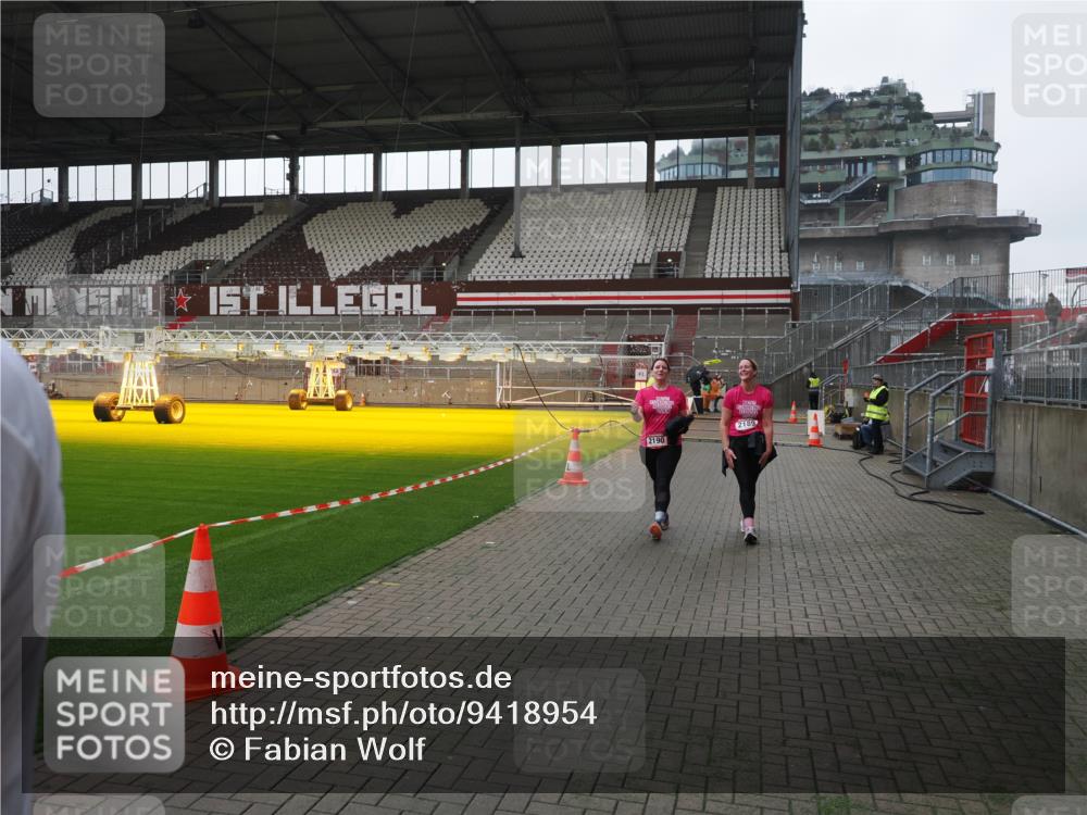 07.12.2025 - St. Pauli X-Mass-Run No. 15 Fabian Wolf http://msf.ph/oto/9418954 07.12.2025 11:29:00 Ziel 2038, 2189, 2190, 2709, 4837, 4838 meine-sportfotos.de