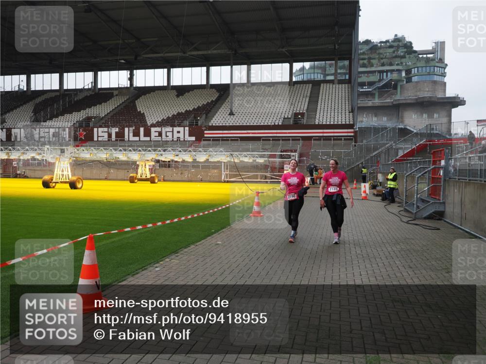 07.12.2025 - St. Pauli X-Mass-Run No. 15 Fabian Wolf http://msf.ph/oto/9418955 07.12.2025 11:29:00 Ziel 2038, 2189, 2190, 2709, 4837, 4838 meine-sportfotos.de