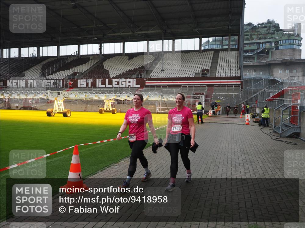 07.12.2025 - St. Pauli X-Mass-Run No. 15 Fabian Wolf http://msf.ph/oto/9418958 07.12.2025 11:29:04 Ziel 2189, 2190 meine-sportfotos.de