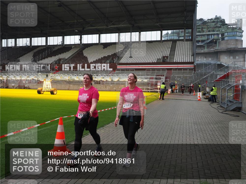 07.12.2025 - St. Pauli X-Mass-Run No. 15 Fabian Wolf http://msf.ph/oto/9418961 07.12.2025 11:29:04 Ziel 2189, 2190 meine-sportfotos.de