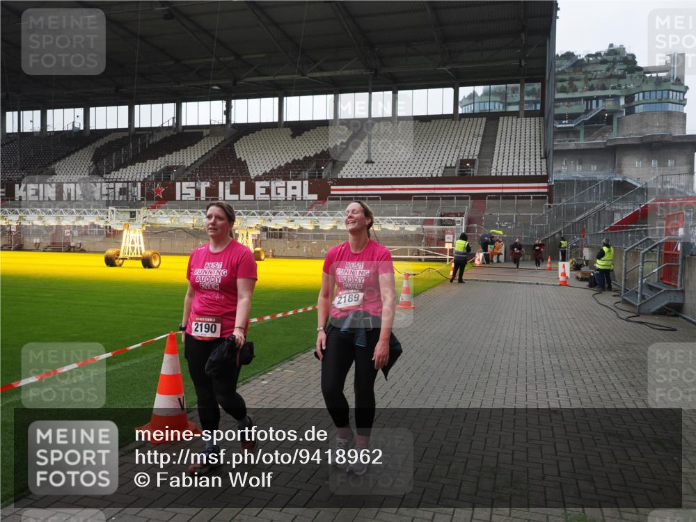 07.12.2025 - St. Pauli X-Mass-Run No. 15 Fabian Wolf http://msf.ph/oto/9418962 07.12.2025 11:29:04 Ziel 2189, 2190 meine-sportfotos.de
