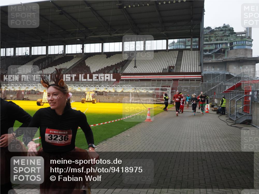 07.12.2025 - St. Pauli X-Mass-Run No. 15 Fabian Wolf http://msf.ph/oto/9418975 07.12.2025 11:29:12 Ziel 861, 2285, 2676, 3235, 3236, 4392, 4432, 4452 meine-sportfotos.de