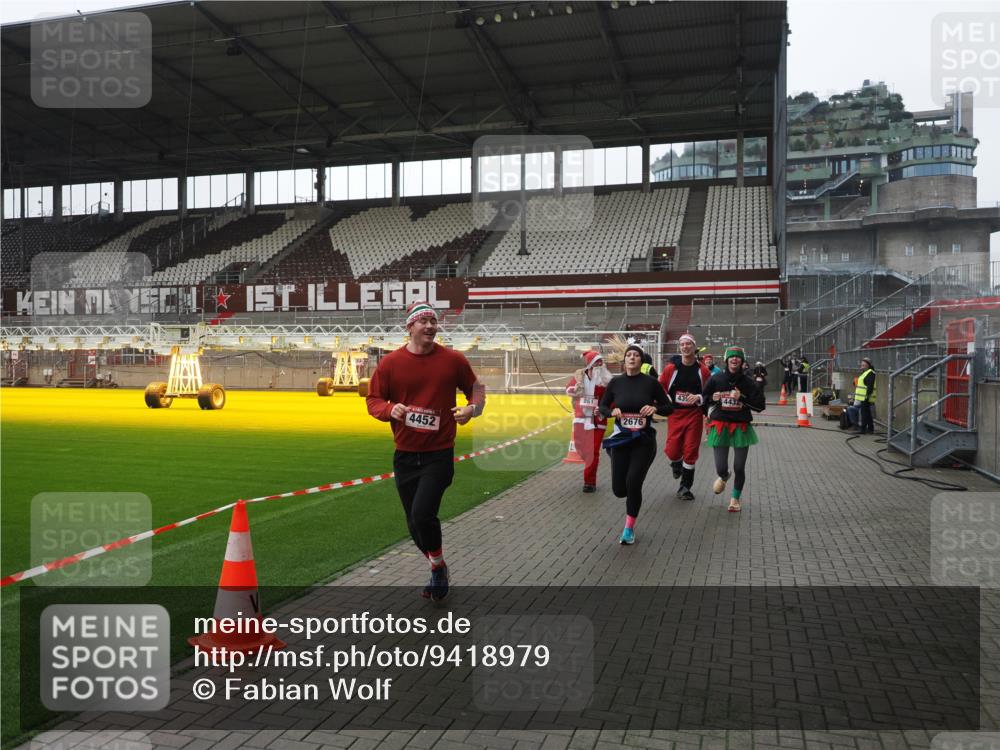 07.12.2025 - St. Pauli X-Mass-Run No. 15 Fabian Wolf http://msf.ph/oto/9418979 07.12.2025 11:29:15 Ziel 861, 2285, 2676, 3235, 3236, 4392, 4432, 4452 meine-sportfotos.de