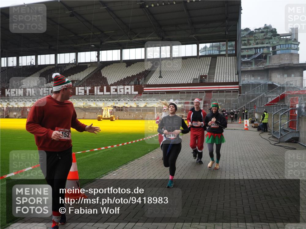 07.12.2025 - St. Pauli X-Mass-Run No. 15 Fabian Wolf http://msf.ph/oto/9418983 07.12.2025 11:29:16 Ziel 861, 2285, 2676, 3235, 3236, 4392, 4432, 4452 meine-sportfotos.de