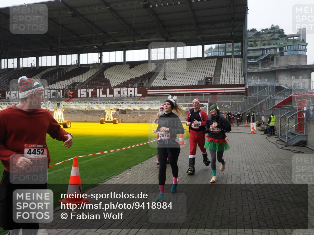 07.12.2025 - St. Pauli X-Mass-Run No. 15 Fabian Wolf http://msf.ph/oto/9418984 07.12.2025 11:29:16 Ziel 861, 2285, 2676, 3235, 3236, 4392, 4432, 4452 meine-sportfotos.de