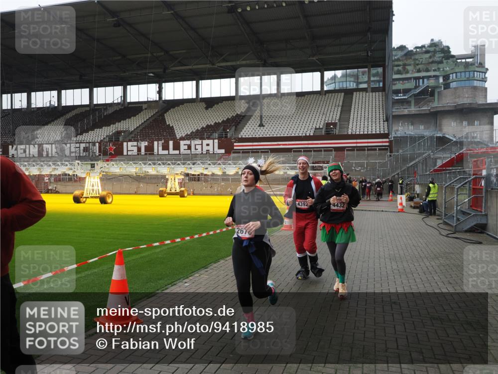 07.12.2025 - St. Pauli X-Mass-Run No. 15 Fabian Wolf http://msf.ph/oto/9418985 07.12.2025 11:29:17 Ziel 861, 2285, 2676, 3235, 3236, 4392, 4432, 4452 meine-sportfotos.de