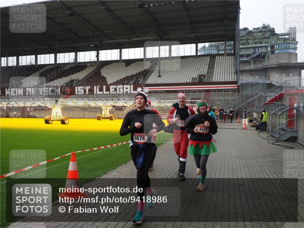 07.12.2025 - St. Pauli X-Mass-Run No. 15 Fabian Wolf http://msf.ph/oto/9418986 07.12.2025 11:29:17 Ziel 861, 2285, 2676, 3235, 3236, 4392, 4432, 4452 meine-sportfotos.de