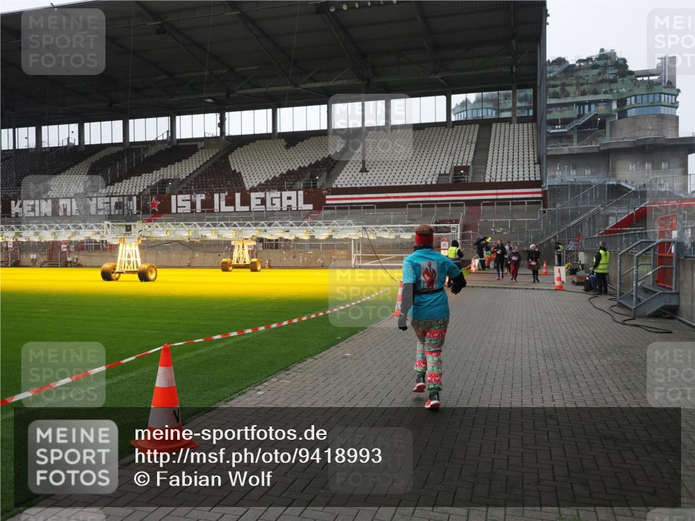 07.12.2025 - St. Pauli X-Mass-Run No. 15 Fabian Wolf http://msf.ph/oto/9418993 07.12.2025 11:29:19 Ziel 861, 2213, 2285, 2500, 2522, 2676, 3235, 3236, 4392, 4432, 4452 meine-sportfotos.de
