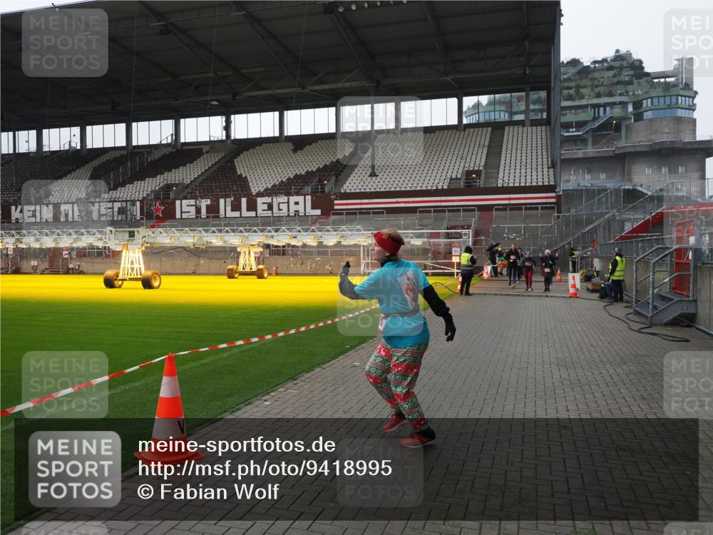 07.12.2025 - St. Pauli X-Mass-Run No. 15 Fabian Wolf http://msf.ph/oto/9418995 07.12.2025 11:29:20 Ziel 861, 2213, 2285, 2500, 2522, 2676, 3235, 3236, 4392, 4432, 4452 meine-sportfotos.de