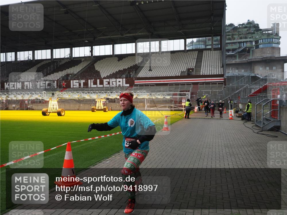 07.12.2025 - St. Pauli X-Mass-Run No. 15 Fabian Wolf http://msf.ph/oto/9418997 07.12.2025 11:29:20 Ziel 861, 2213, 2285, 2500, 2522, 2676, 3235, 3236, 4392, 4432, 4452 meine-sportfotos.de