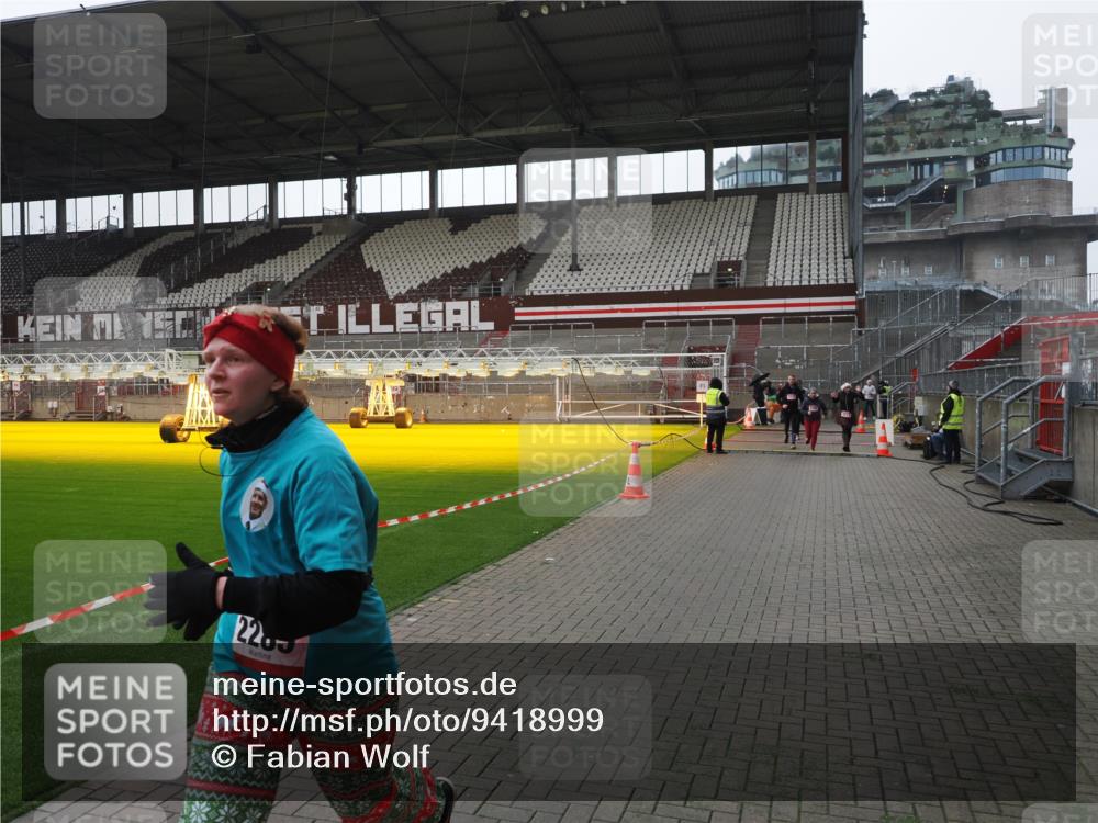 07.12.2025 - St. Pauli X-Mass-Run No. 15 Fabian Wolf http://msf.ph/oto/9418999 07.12.2025 11:29:20 Ziel 861, 2213, 2285, 2500, 2522, 2676, 3235, 3236, 4392, 4432, 4452 meine-sportfotos.de
