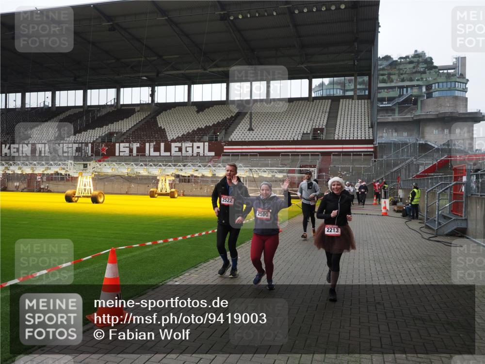 07.12.2025 - St. Pauli X-Mass-Run No. 15 Fabian Wolf http://msf.ph/oto/9419003 07.12.2025 11:29:27 Ziel 861, 1759, 2213, 2285, 2500, 2522, 2676, 2701, 2702, 3143, 3144, 3146, 4392, 4432, 4452 meine-sportfotos.de