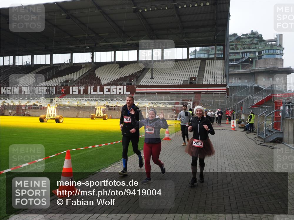 07.12.2025 - St. Pauli X-Mass-Run No. 15 Fabian Wolf http://msf.ph/oto/9419004 07.12.2025 11:29:27 Ziel 861, 1759, 2213, 2285, 2500, 2522, 2676, 2701, 2702, 3143, 3144, 3146, 4392, 4432, 4452 meine-sportfotos.de