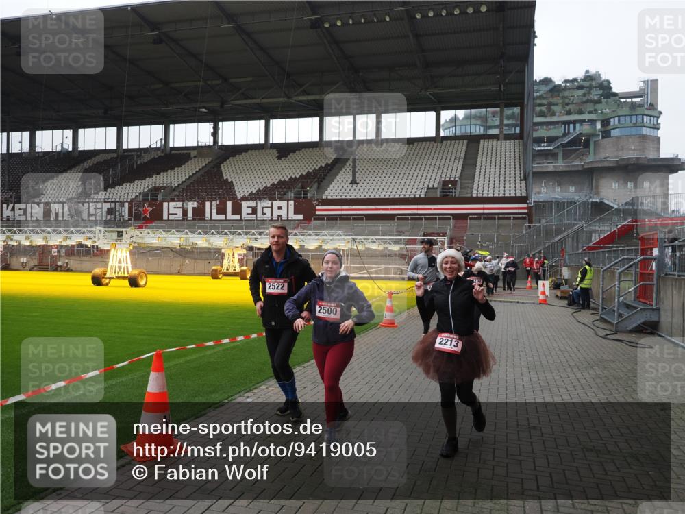07.12.2025 - St. Pauli X-Mass-Run No. 15 Fabian Wolf http://msf.ph/oto/9419005 07.12.2025 11:29:27 Ziel 861, 1759, 2213, 2285, 2500, 2522, 2676, 2701, 2702, 3143, 3144, 3146, 4392, 4432, 4452 meine-sportfotos.de
