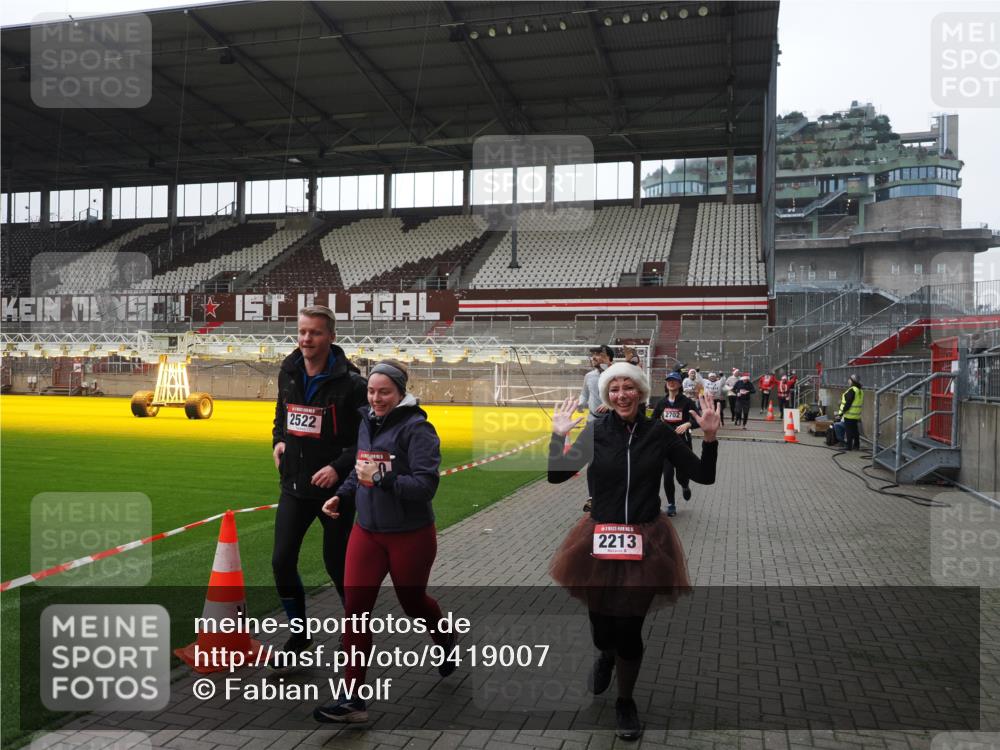 07.12.2025 - St. Pauli X-Mass-Run No. 15 Fabian Wolf http://msf.ph/oto/9419007 07.12.2025 11:29:27 Ziel 861, 1759, 2213, 2285, 2500, 2522, 2676, 2701, 2702, 3143, 3144, 3146, 4392, 4432, 4452 meine-sportfotos.de