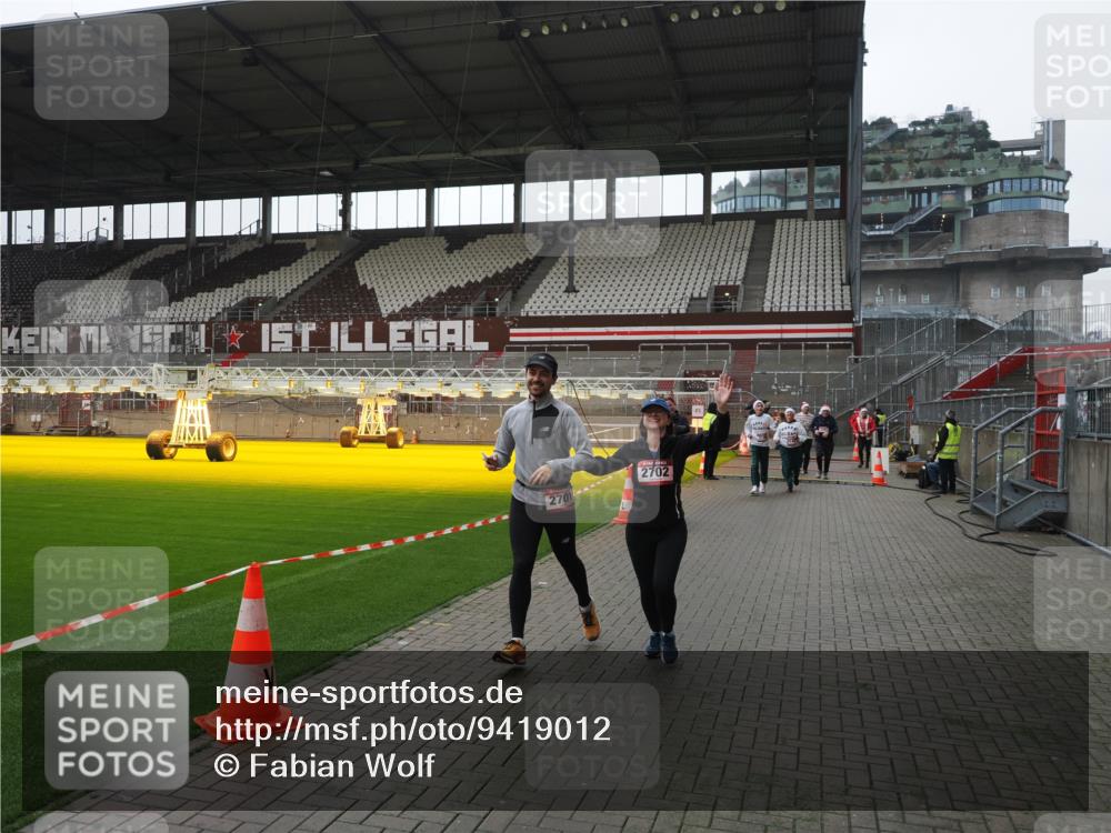 07.12.2025 - St. Pauli X-Mass-Run No. 15 Fabian Wolf http://msf.ph/oto/9419012 07.12.2025 11:29:29 Ziel 861, 1759, 2213, 2285, 2500, 2522, 2676, 2701, 2702, 2882, 3143, 3144, 3146, 4392, 4432, 4452 meine-sportfotos.de