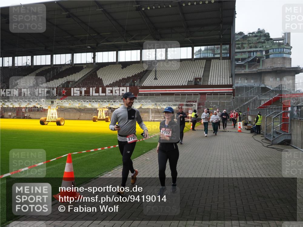 07.12.2025 - St. Pauli X-Mass-Run No. 15 Fabian Wolf http://msf.ph/oto/9419014 07.12.2025 11:29:29 Ziel 861, 1759, 2213, 2285, 2500, 2522, 2676, 2701, 2702, 2882, 3143, 3144, 3146, 4392, 4432, 4452 meine-sportfotos.de