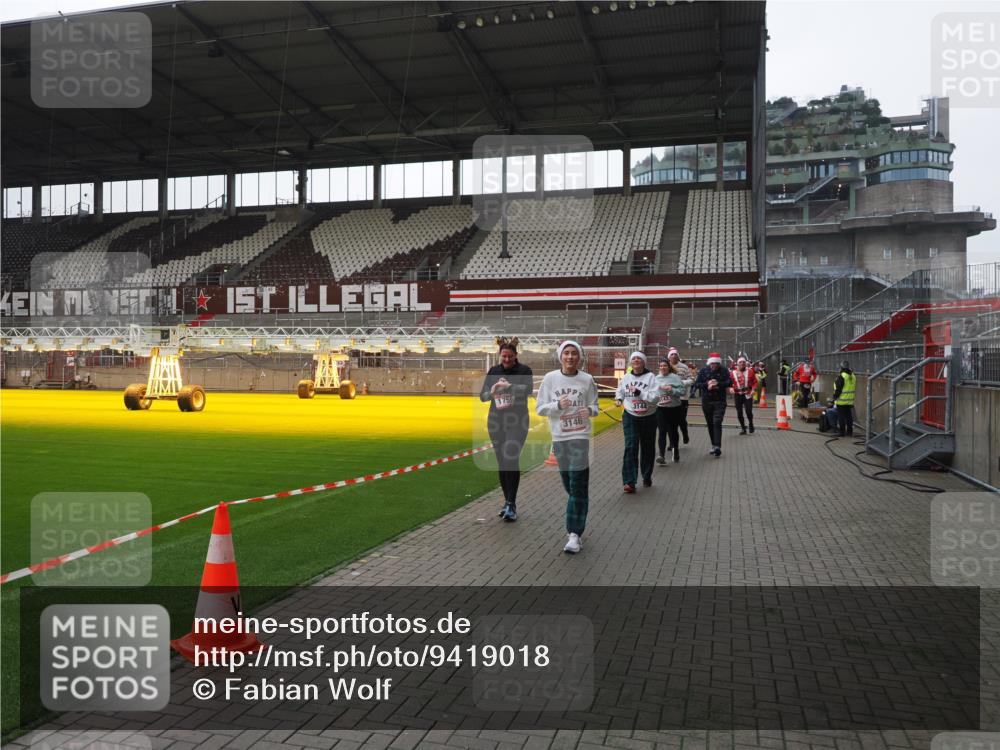 07.12.2025 - St. Pauli X-Mass-Run No. 15 Fabian Wolf http://msf.ph/oto/9419018 07.12.2025 11:29:33 Ziel 1759, 2213, 2500, 2522, 2701, 2702, 2882, 3143, 3144, 3146 meine-sportfotos.de