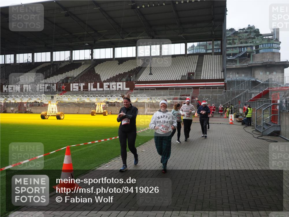07.12.2025 - St. Pauli X-Mass-Run No. 15 Fabian Wolf http://msf.ph/oto/9419026 07.12.2025 11:29:35 Ziel 1759, 2213, 2500, 2522, 2701, 2702, 2882, 3143, 3144, 3146 meine-sportfotos.de
