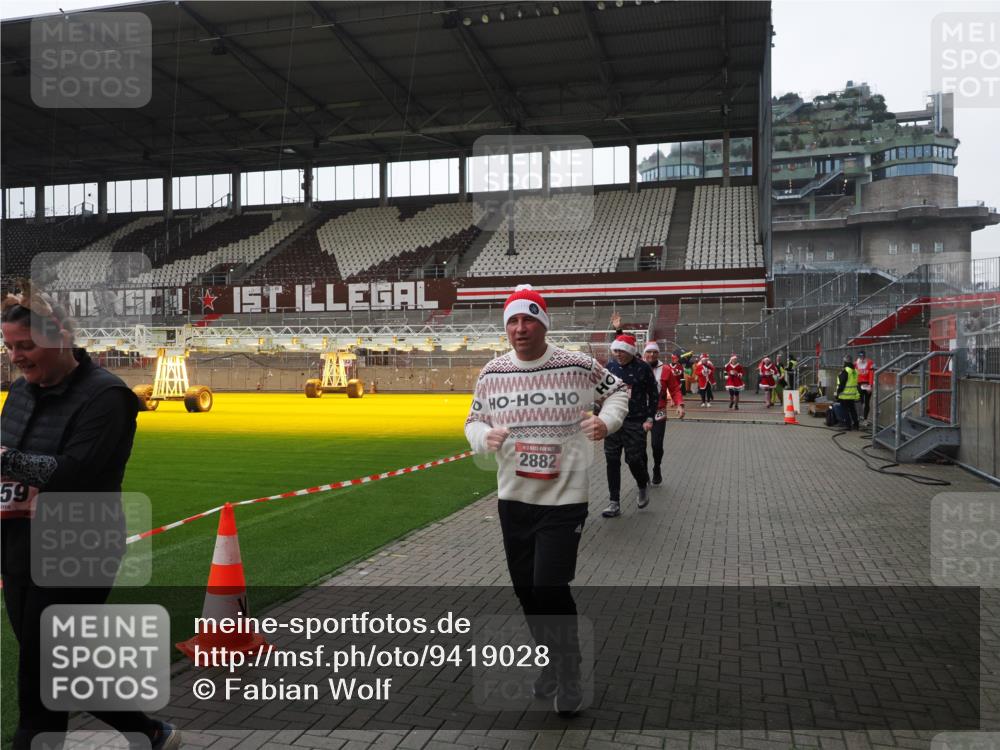 07.12.2025 - St. Pauli X-Mass-Run No. 15 Fabian Wolf http://msf.ph/oto/9419028 07.12.2025 11:29:38 Ziel 859, 882, 1759, 1922, 1924, 1925, 2213, 2500, 2522, 2701, 2702, 2882, 3143, 3144, 3146 meine-sportfotos.de