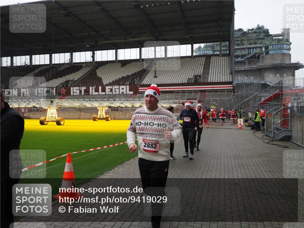 07.12.2025 - St. Pauli X-Mass-Run No. 15 Fabian Wolf http://msf.ph/oto/9419029 07.12.2025 11:29:38 Ziel 859, 882, 1759, 1922, 1924, 1925, 2213, 2500, 2522, 2701, 2702, 2882, 3143, 3144, 3146 meine-sportfotos.de