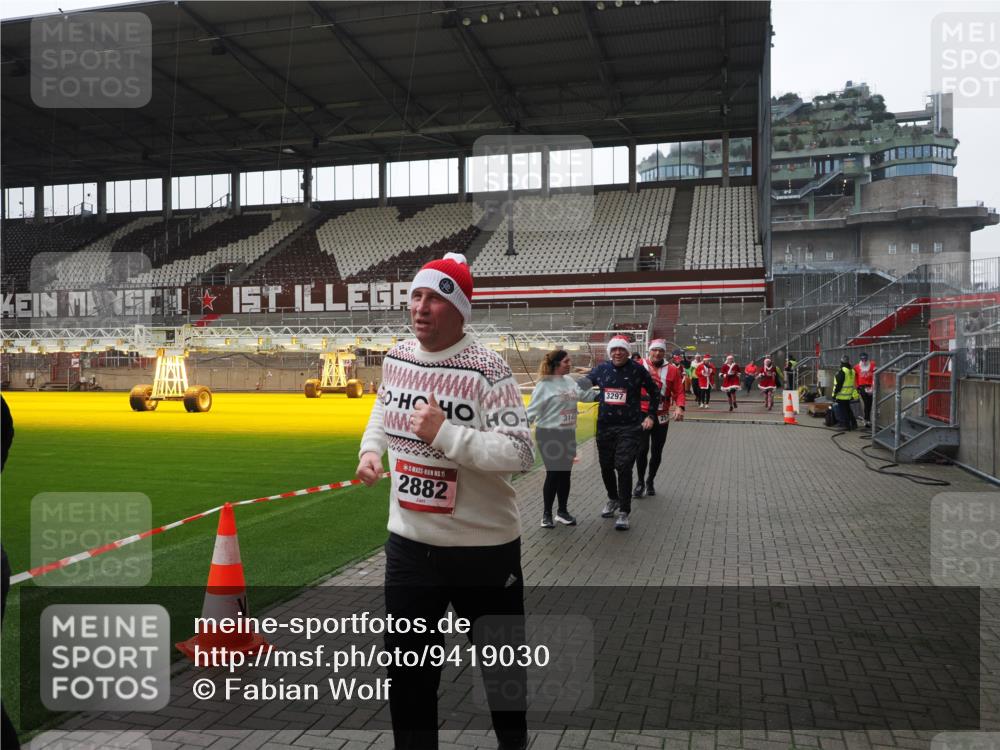 07.12.2025 - St. Pauli X-Mass-Run No. 15 Fabian Wolf http://msf.ph/oto/9419030 07.12.2025 11:29:38 Ziel 859, 882, 1759, 1922, 1924, 1925, 2213, 2500, 2522, 2701, 2702, 2882, 3143, 3144, 3146 meine-sportfotos.de