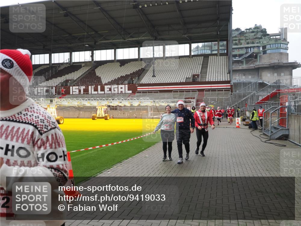 07.12.2025 - St. Pauli X-Mass-Run No. 15 Fabian Wolf http://msf.ph/oto/9419033 07.12.2025 11:29:39 Ziel 859, 882, 1759, 1922, 1924, 1925, 2522, 2701, 2702, 2882, 3143, 3144, 3146, 4651 meine-sportfotos.de