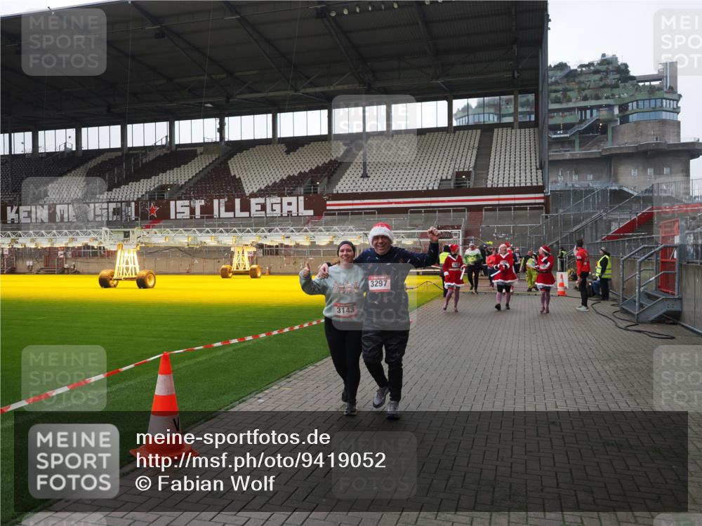 07.12.2025 - St. Pauli X-Mass-Run No. 15 Fabian Wolf http://msf.ph/oto/9419052 07.12.2025 11:29:43 Ziel 859, 882, 1922, 1924, 1925, 2838, 2840, 2882, 3143, 3144, 3146, 4651 meine-sportfotos.de