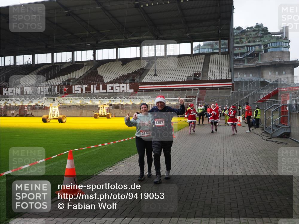 07.12.2025 - St. Pauli X-Mass-Run No. 15 Fabian Wolf http://msf.ph/oto/9419053 07.12.2025 11:29:43 Ziel 859, 882, 1922, 1924, 1925, 2838, 2840, 2882, 3143, 3144, 3146, 4651 meine-sportfotos.de