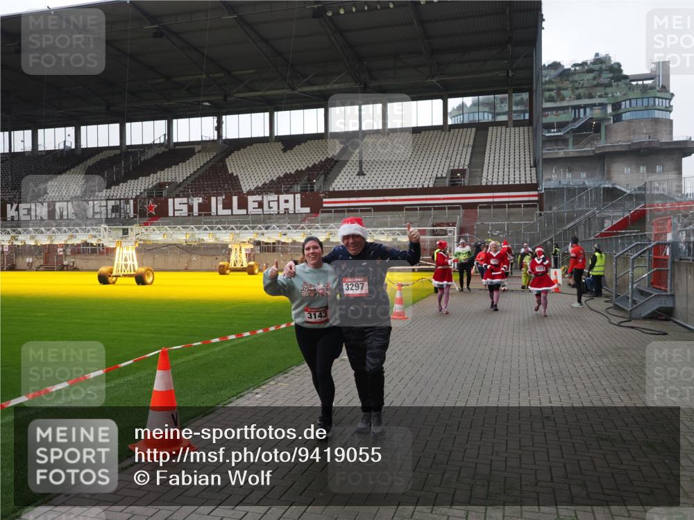 07.12.2025 - St. Pauli X-Mass-Run No. 15 Fabian Wolf http://msf.ph/oto/9419055 07.12.2025 11:29:43 Ziel 859, 882, 1922, 1924, 1925, 2838, 2840, 2882, 3143, 3144, 3146, 4651 meine-sportfotos.de