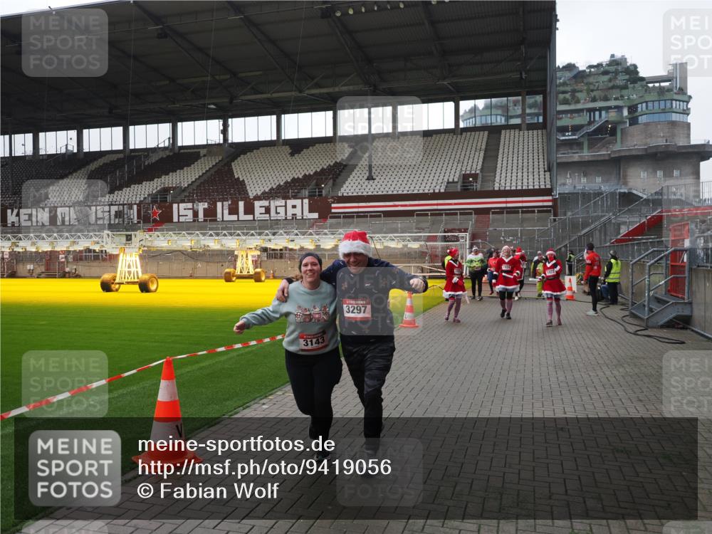 07.12.2025 - St. Pauli X-Mass-Run No. 15 Fabian Wolf http://msf.ph/oto/9419056 07.12.2025 11:29:43 Ziel 859, 882, 1922, 1924, 1925, 2838, 2840, 2882, 3143, 3144, 3146, 4651 meine-sportfotos.de
