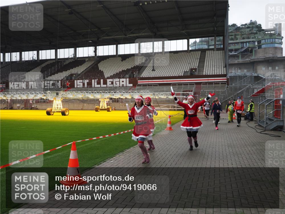 07.12.2025 - St. Pauli X-Mass-Run No. 15 Fabian Wolf http://msf.ph/oto/9419066 07.12.2025 11:29:47 Ziel 859, 882, 1922, 1924, 1925, 2787, 2838, 2840, 2882, 3143, 4651, 4839 meine-sportfotos.de