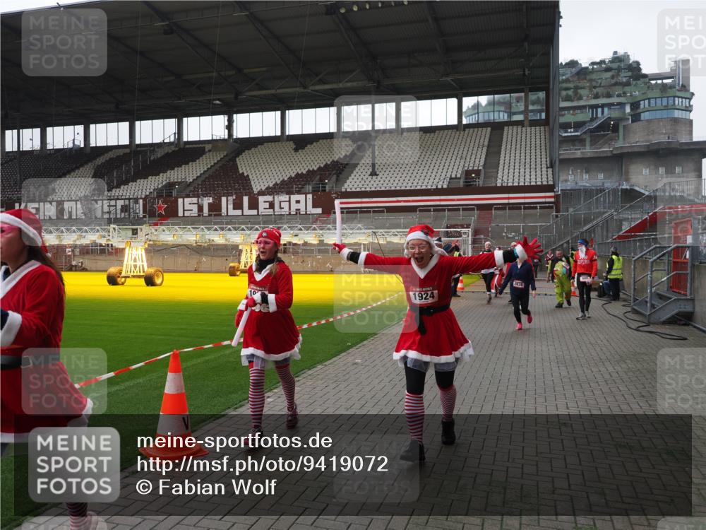 07.12.2025 - St. Pauli X-Mass-Run No. 15 Fabian Wolf http://msf.ph/oto/9419072 07.12.2025 11:29:49 Ziel 859, 882, 1922, 1924, 1925, 2787, 2838, 2840, 4651, 4839 meine-sportfotos.de