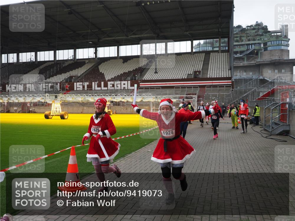 07.12.2025 - St. Pauli X-Mass-Run No. 15 Fabian Wolf http://msf.ph/oto/9419073 07.12.2025 11:29:49 Ziel 859, 882, 1922, 1924, 1925, 2787, 2838, 2840, 4651, 4839 meine-sportfotos.de