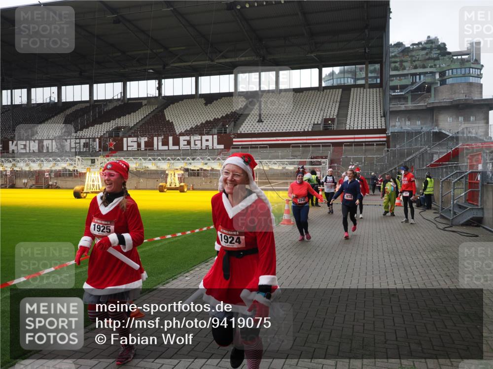 07.12.2025 - St. Pauli X-Mass-Run No. 15 Fabian Wolf http://msf.ph/oto/9419075 07.12.2025 11:29:49 Ziel 859, 882, 1922, 1924, 1925, 2787, 2838, 2840, 4651, 4839 meine-sportfotos.de