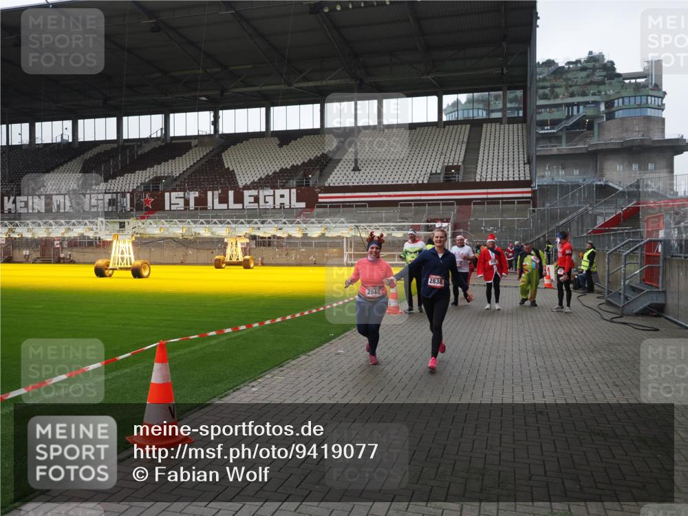 07.12.2025 - St. Pauli X-Mass-Run No. 15 Fabian Wolf http://msf.ph/oto/9419077 07.12.2025 11:29:50 Ziel 859, 882, 1922, 1924, 1925, 2787, 2838, 2840, 4651, 4839 meine-sportfotos.de
