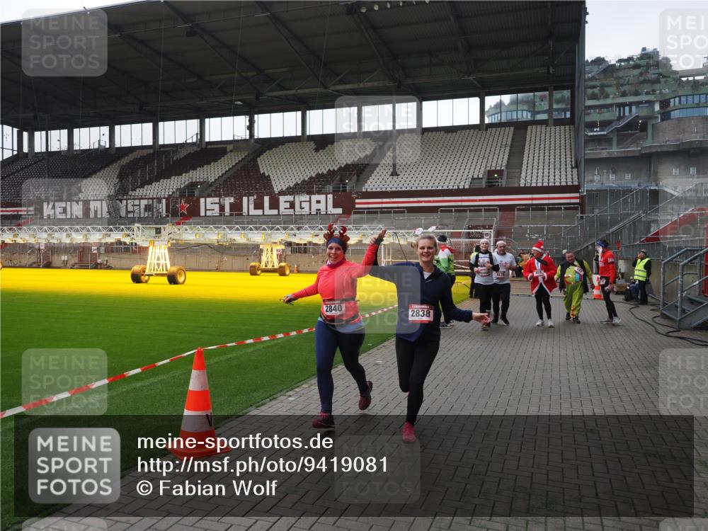 07.12.2025 - St. Pauli X-Mass-Run No. 15 Fabian Wolf http://msf.ph/oto/9419081 07.12.2025 11:29:51 Ziel 859, 882, 1922, 1924, 1925, 2787, 2838, 2840, 4651, 4839 meine-sportfotos.de