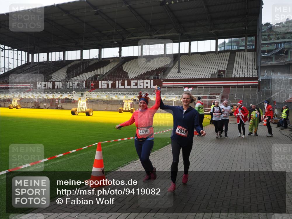 07.12.2025 - St. Pauli X-Mass-Run No. 15 Fabian Wolf http://msf.ph/oto/9419082 07.12.2025 11:29:51 Ziel 859, 882, 1922, 1924, 1925, 2787, 2838, 2840, 4651, 4839 meine-sportfotos.de