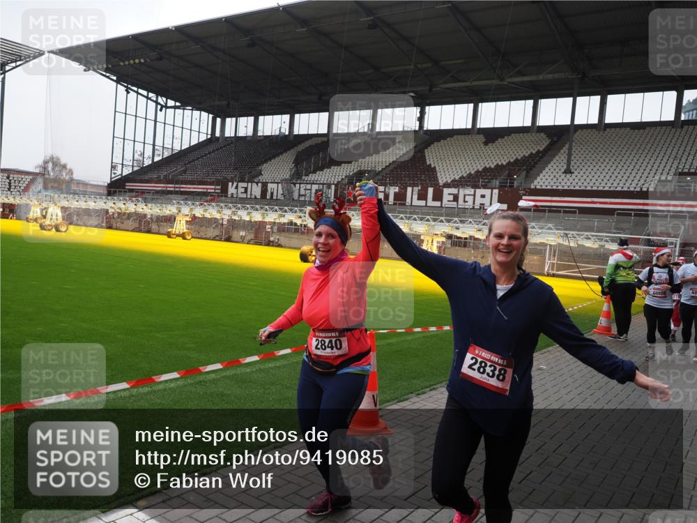 07.12.2025 - St. Pauli X-Mass-Run No. 15 Fabian Wolf http://msf.ph/oto/9419085 07.12.2025 11:29:52 Ziel 859, 882, 1922, 1924, 1925, 1941, 2787, 2838, 2840, 3303, 4651, 4839 meine-sportfotos.de